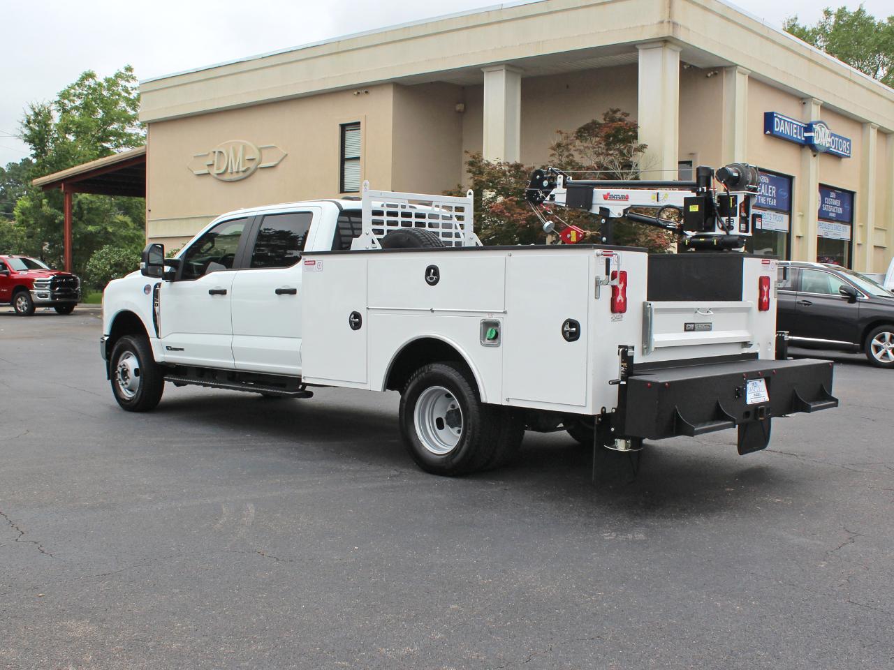 Ford F-350 SD XL Crew Cab Long Bed DRW 4WD 2025