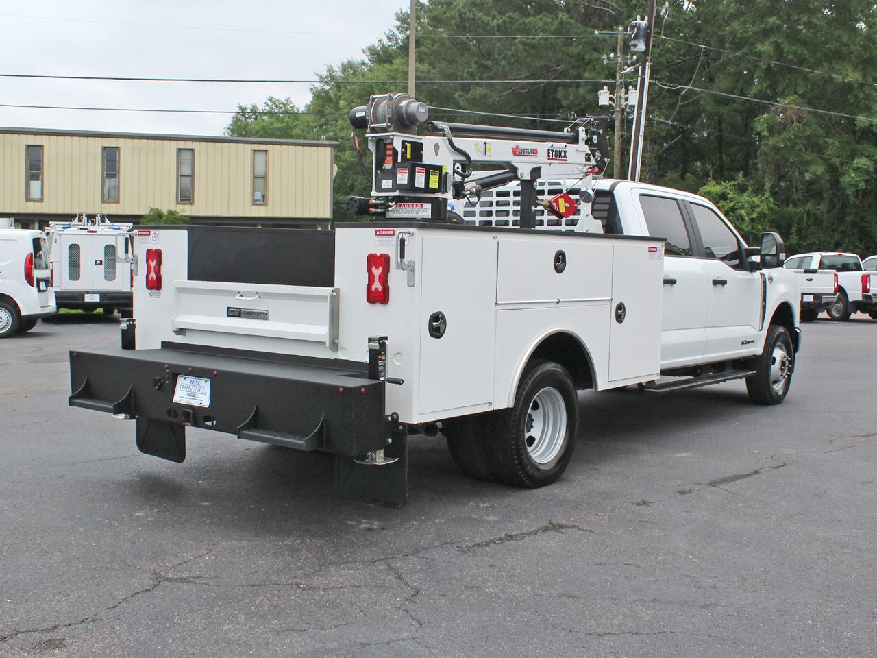 Ford F-350 SD XL Crew Cab Long Bed DRW 4WD 2025