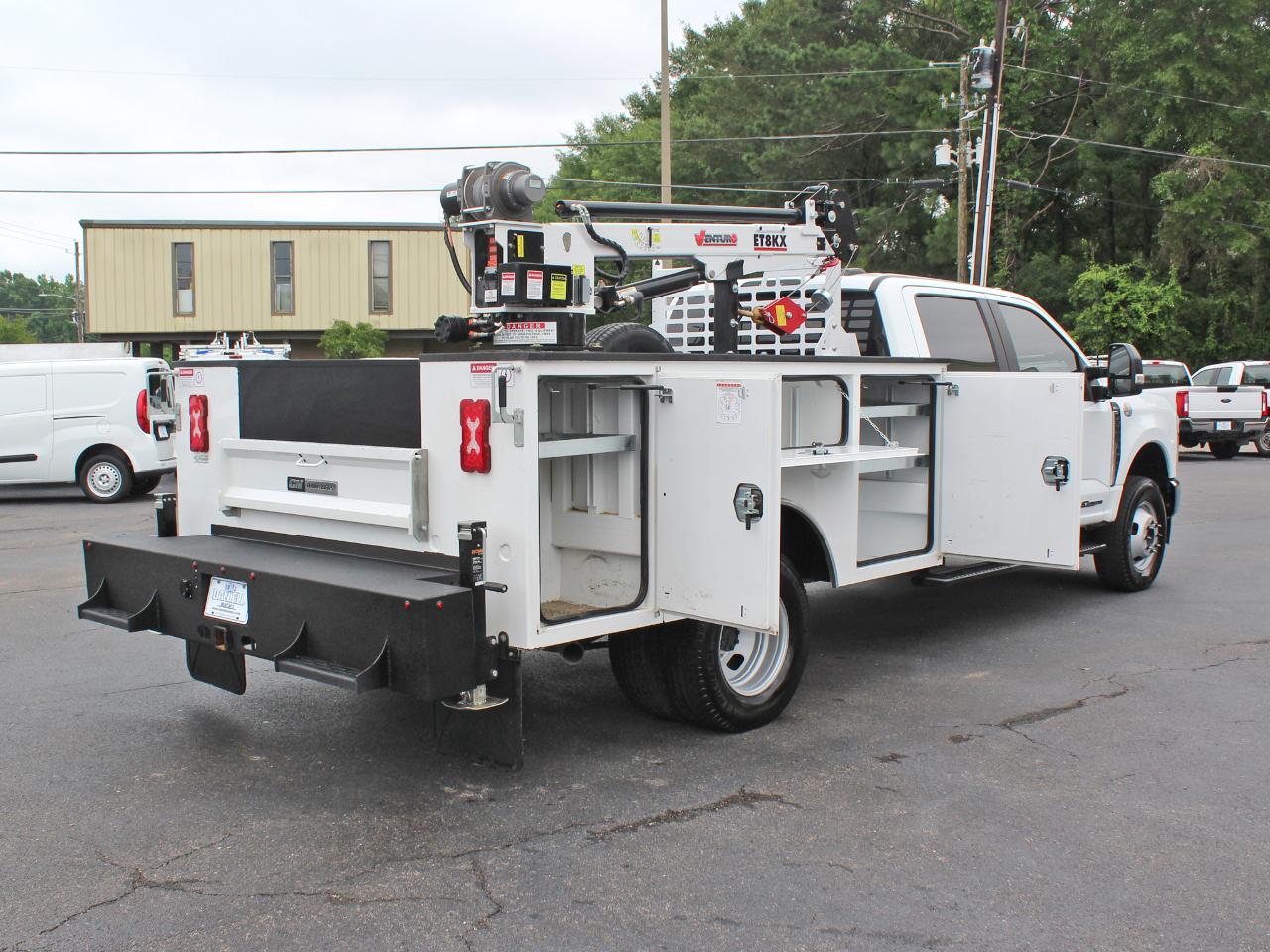 Ford F-350 SD XL Crew Cab Long Bed DRW 4WD 2025