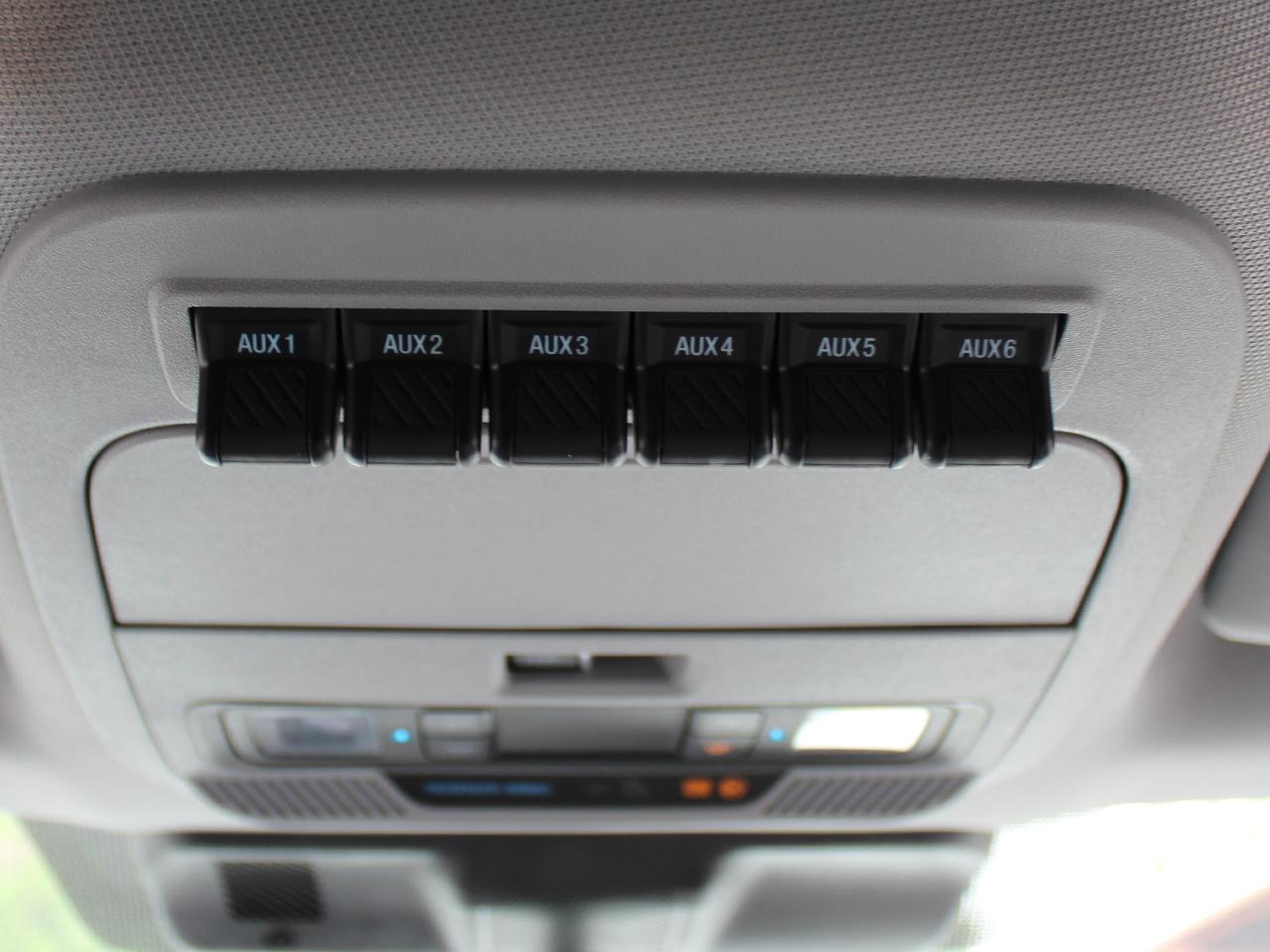 Ford F-350 SD XL Crew Cab Long Bed DRW 4WD 2025