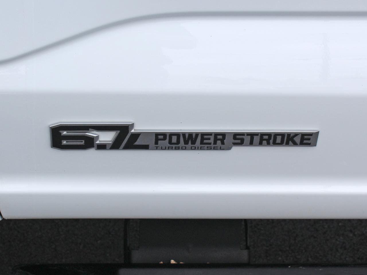 Ford F-350 SD XL Crew Cab Long Bed DRW 4WD 2025
