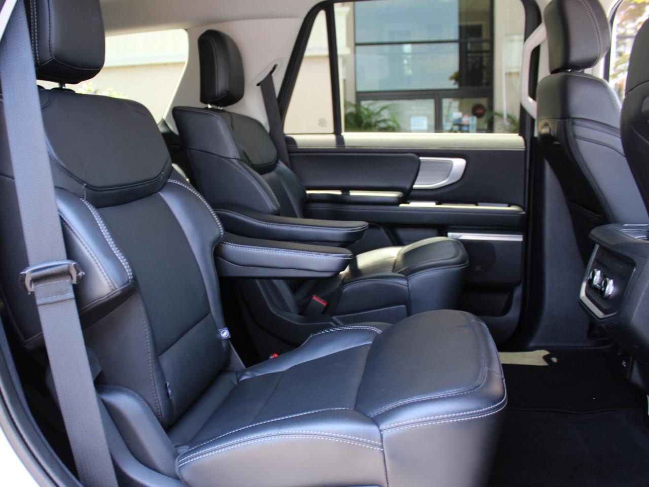 Ford Expedition Platinum 4WD 2025