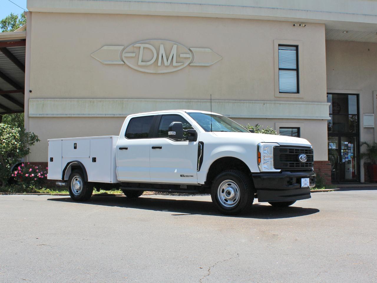 Ford F-250 SD XL Crew Cab Long Bed 4WD 2025