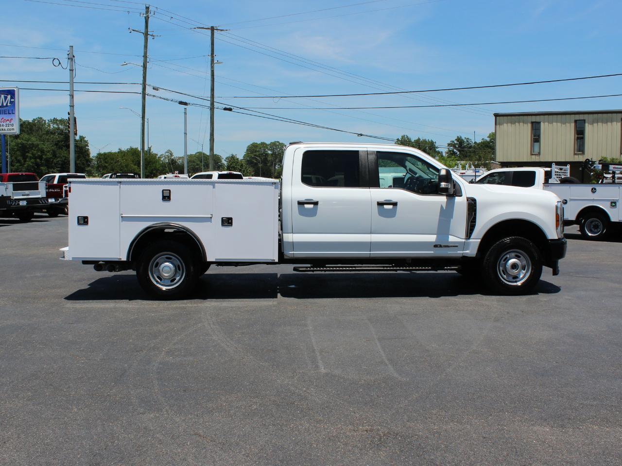 Ford F-250 SD XL Crew Cab Long Bed 4WD 2025