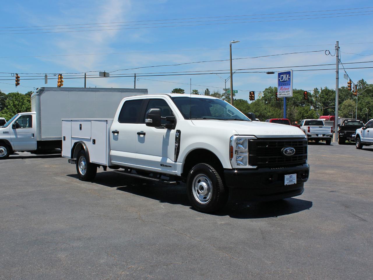 Ford F-250 SD XL Crew Cab Long Bed 4WD 2025