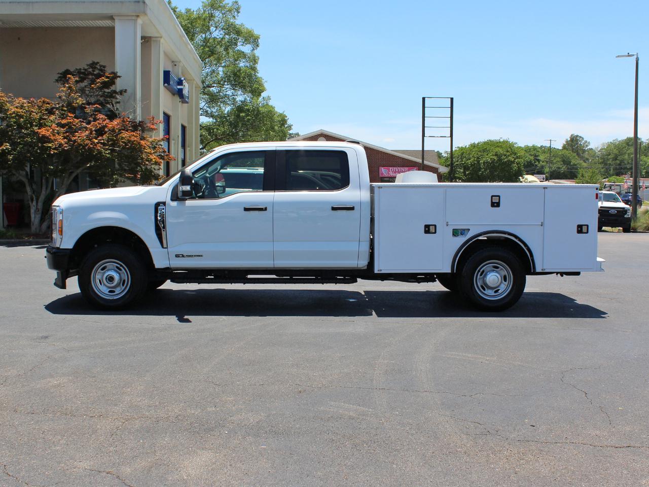 Ford F-250 SD XL Crew Cab Long Bed 4WD 2025