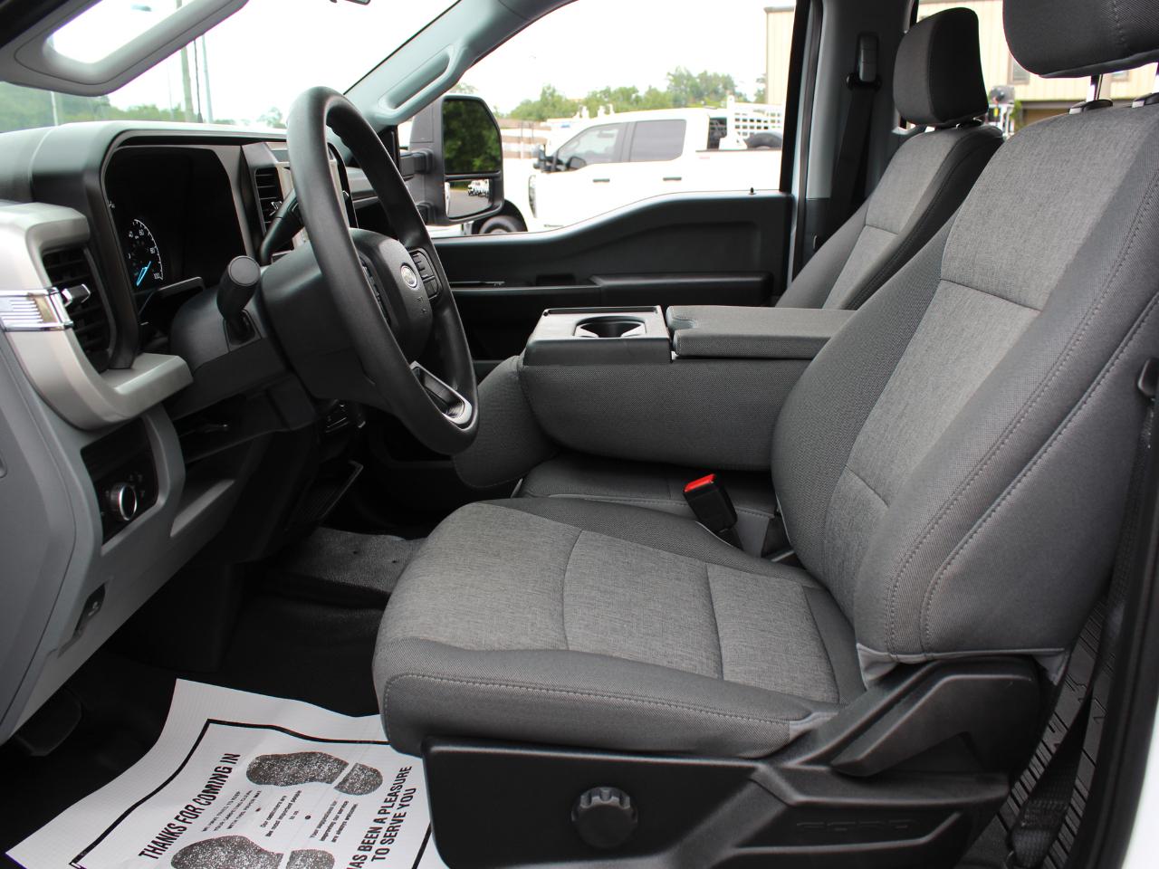 Ford F-250 SD XL Crew Cab Long Bed 4WD 2025