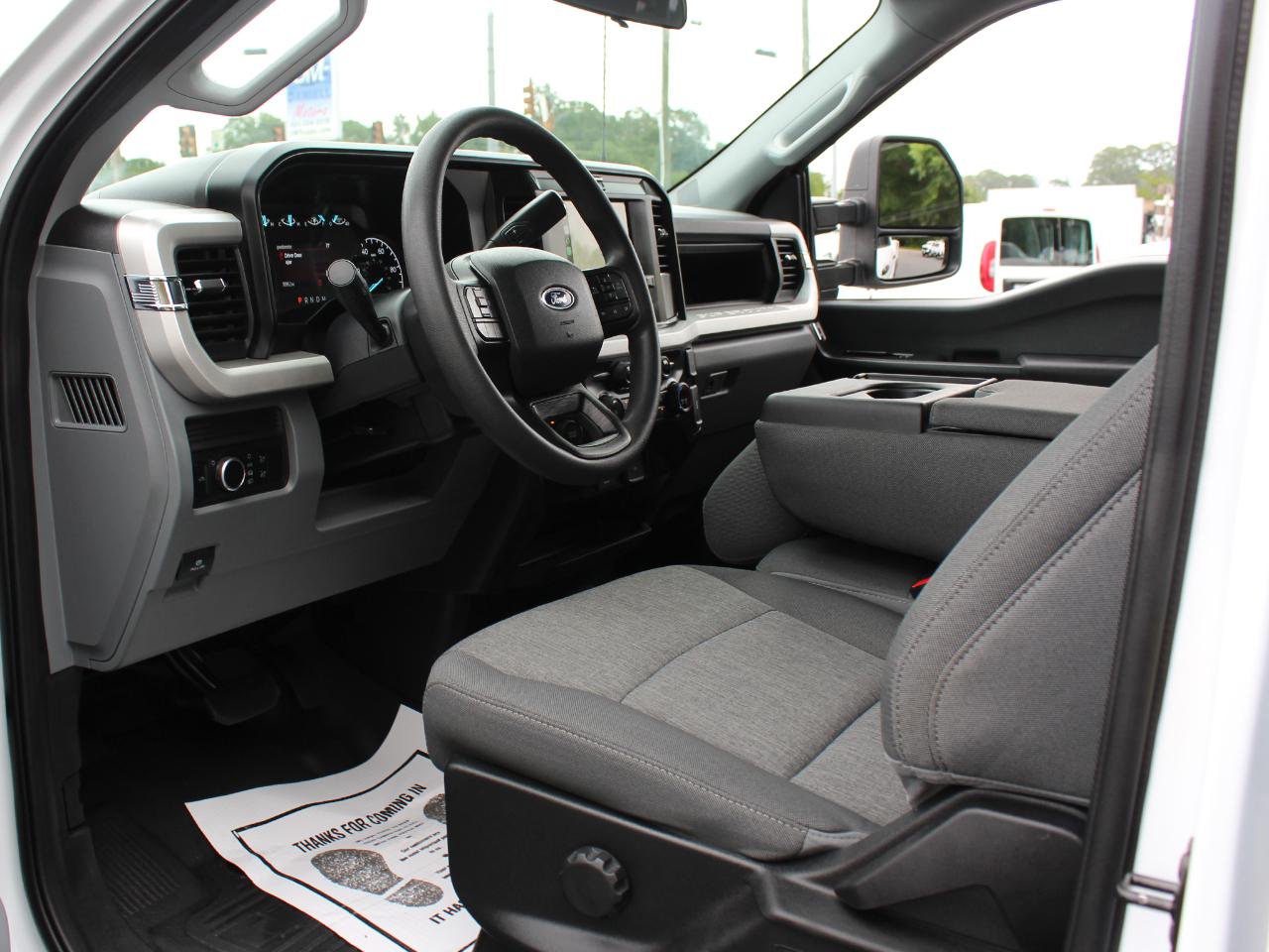 Ford F-250 SD XL Crew Cab Long Bed 4WD 2025