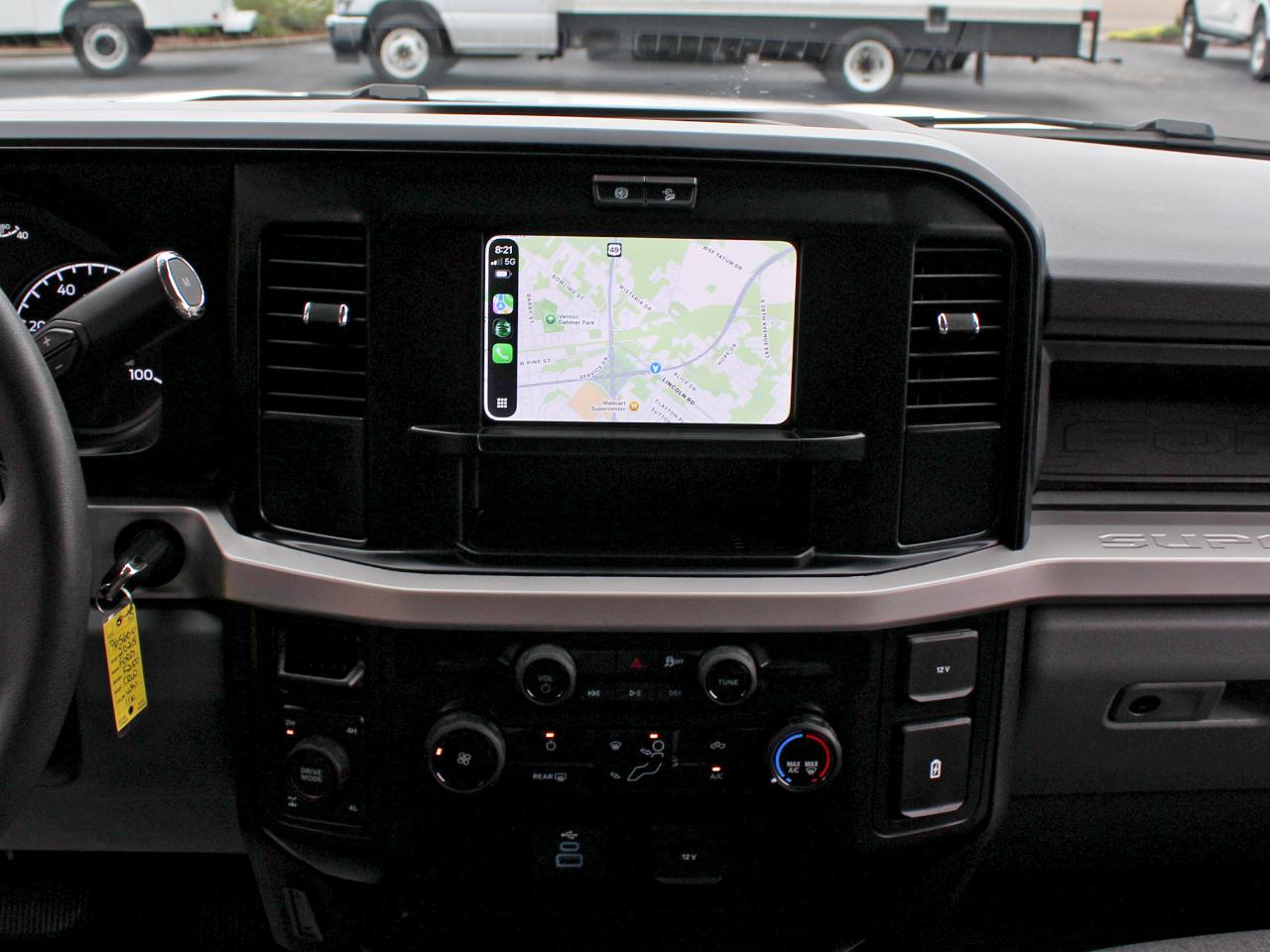 Ford F-250 SD XL Crew Cab Long Bed 4WD 2025