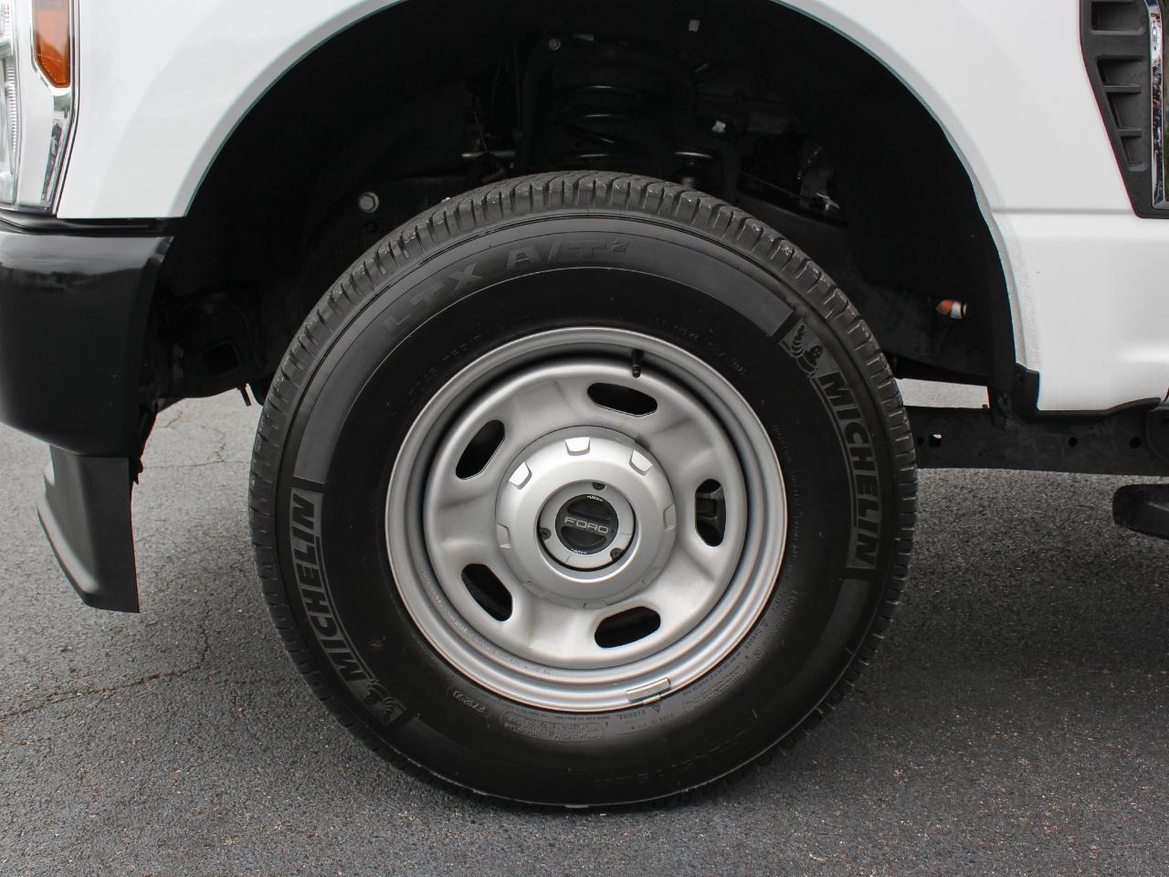 Ford F-250 SD XL Crew Cab Long Bed 4WD 2025