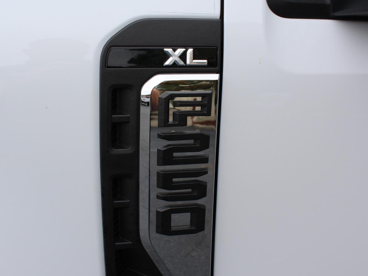 Ford F-250 SD XL Crew Cab Long Bed 4WD 2025