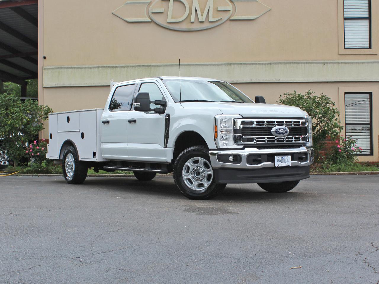 Ford F-350 SD XLT Crew Cab Long Bed DRW 4WD 2025