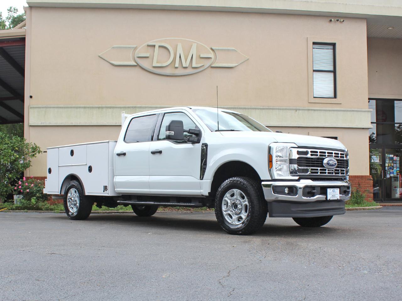 Ford F-350 SD XLT Crew Cab Long Bed DRW 4WD 2025