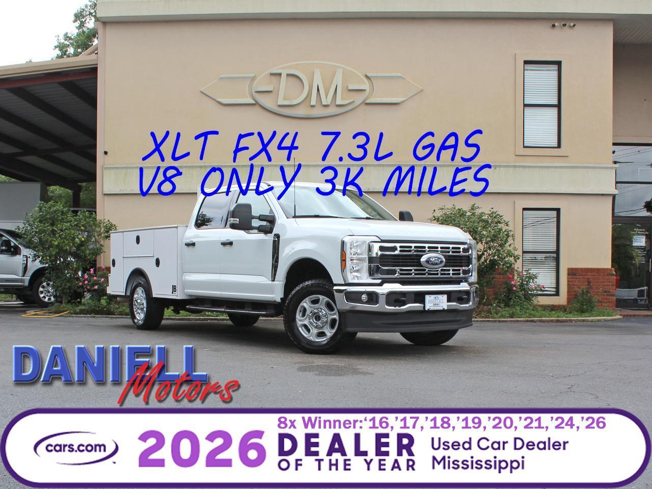 Ford F-350 SD XLT Crew Cab Long Bed DRW 4WD 2025