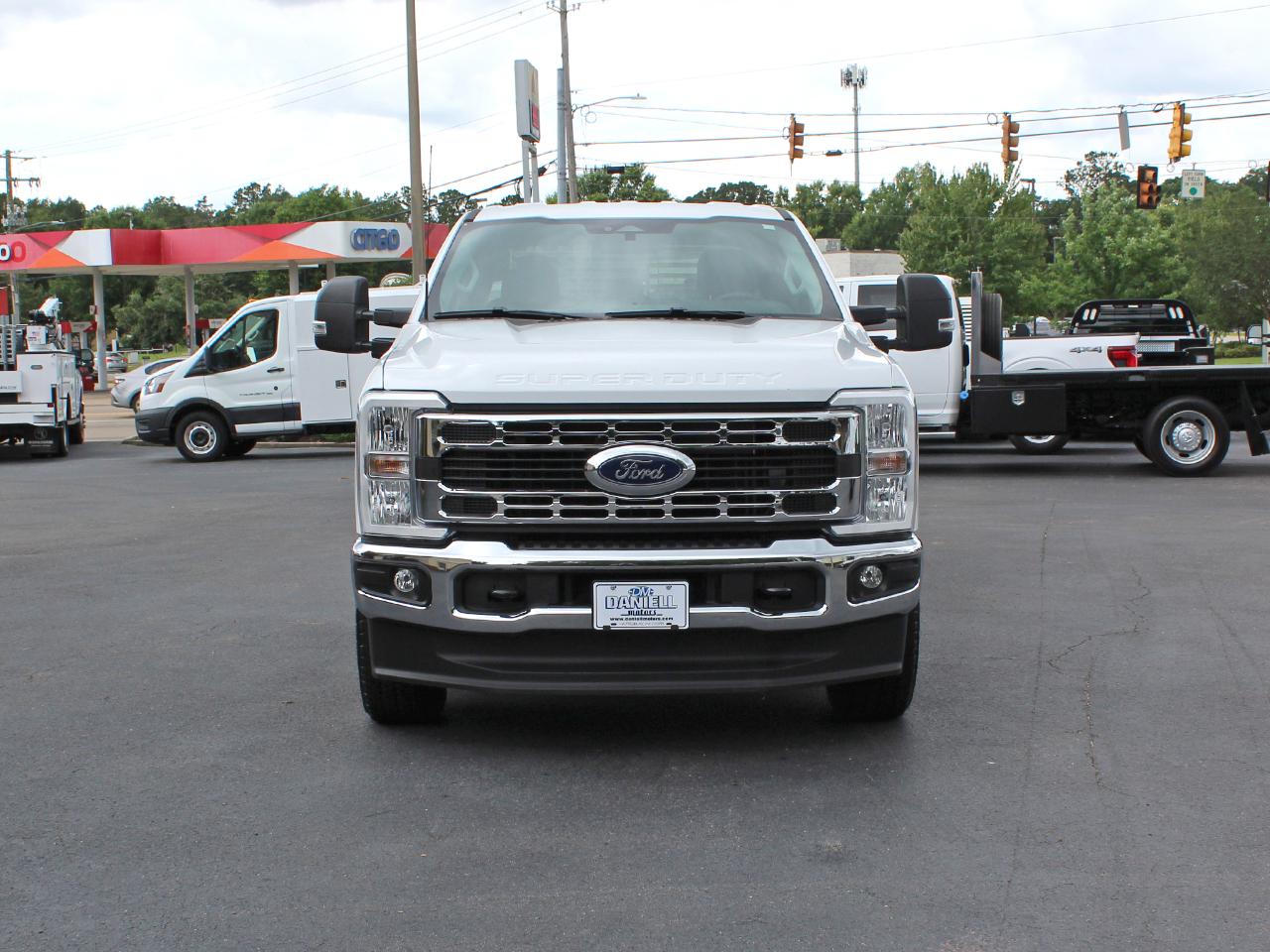 Ford F-350 SD XLT Crew Cab Long Bed DRW 4WD 2025