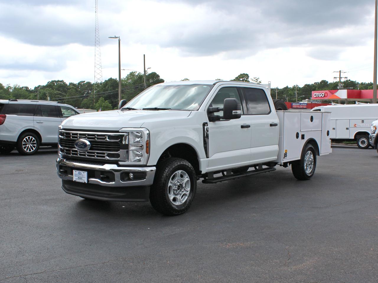 Ford F-350 SD XLT Crew Cab Long Bed DRW 4WD 2025
