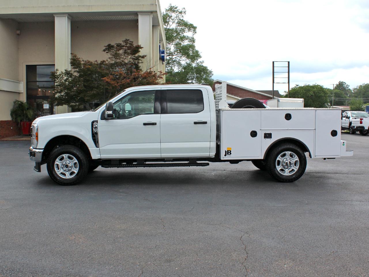 Ford F-350 SD XLT Crew Cab Long Bed DRW 4WD 2025