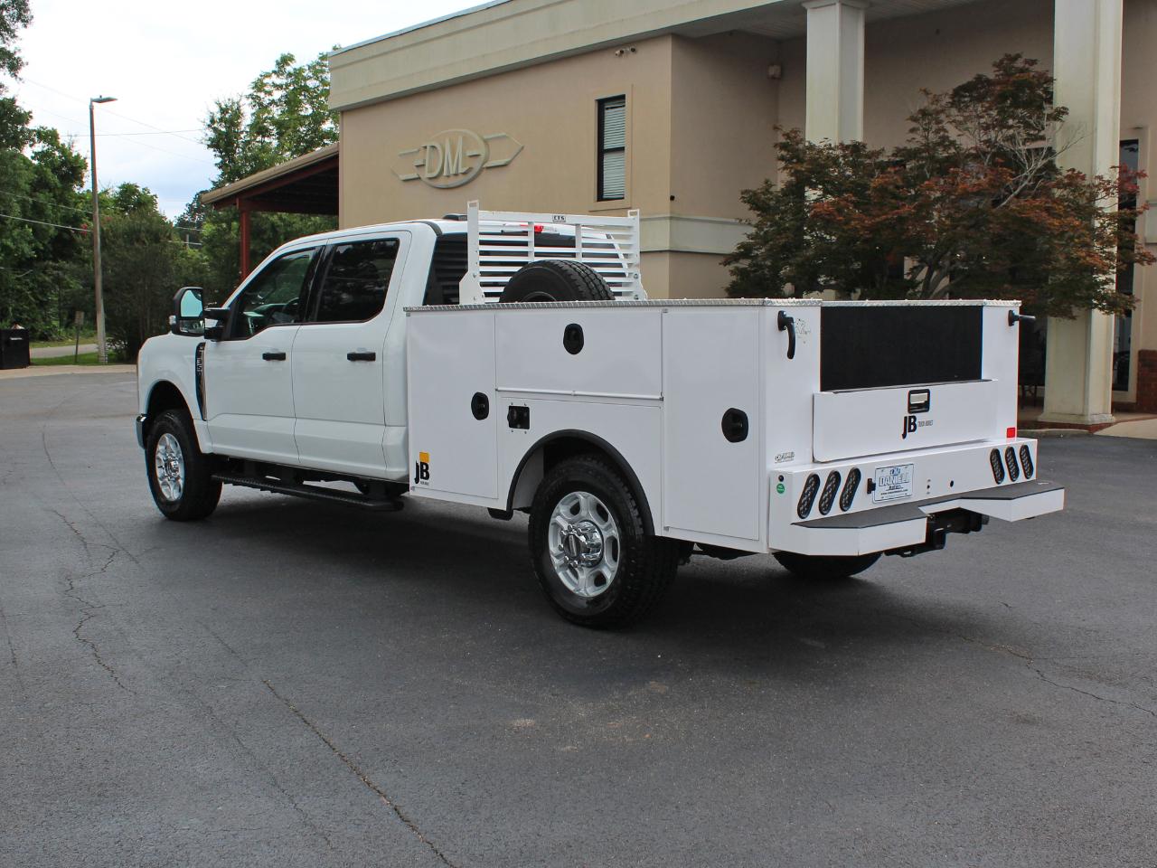 Ford F-350 SD XLT Crew Cab Long Bed DRW 4WD 2025