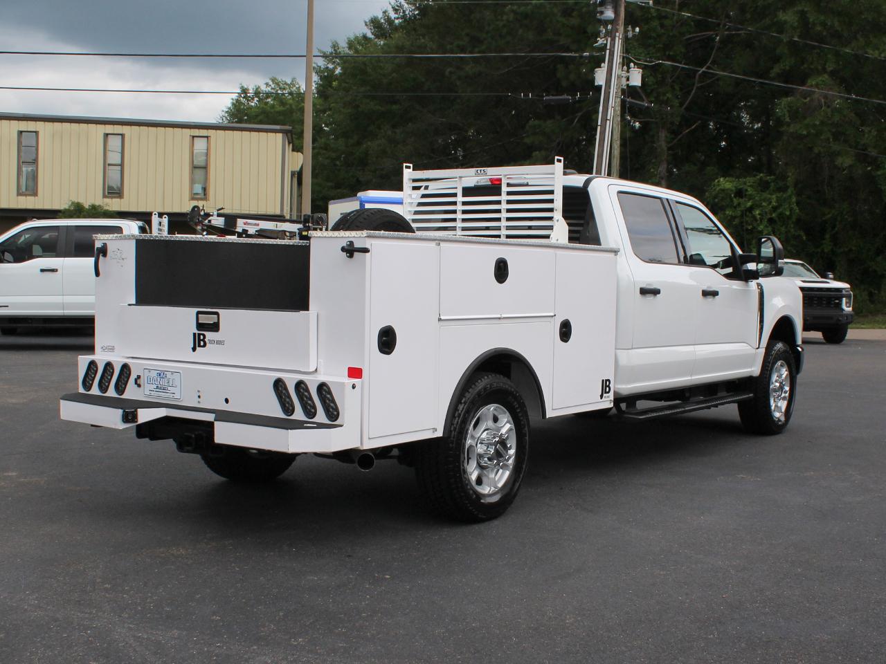 Ford F-350 SD XLT Crew Cab Long Bed DRW 4WD 2025