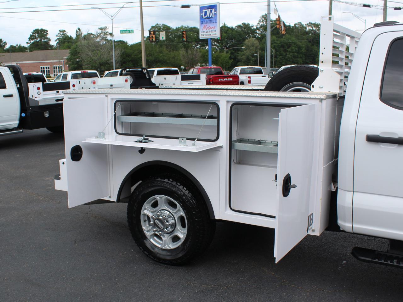 Ford F-350 SD XLT Crew Cab Long Bed DRW 4WD 2025