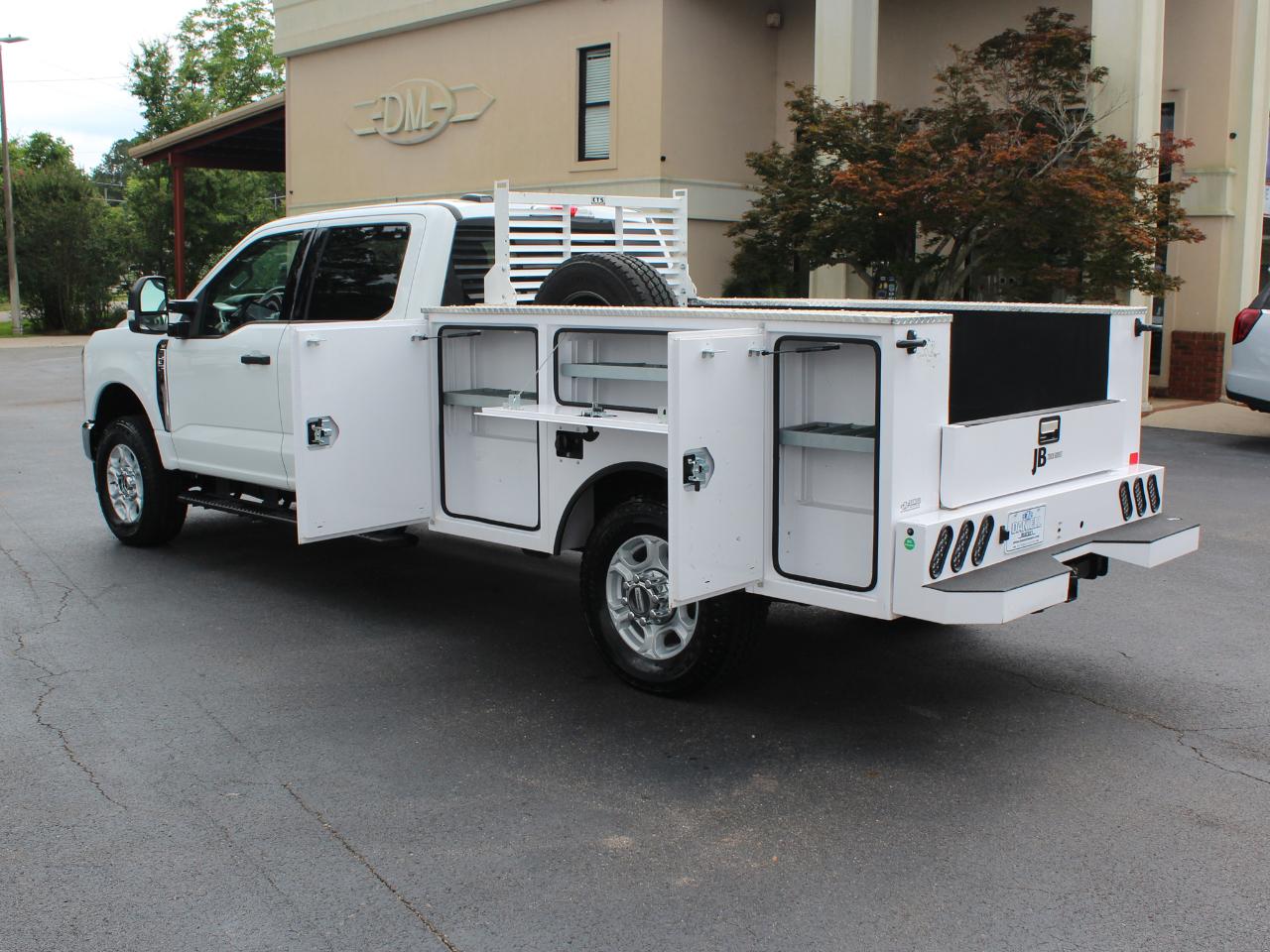 Ford F-350 SD XLT Crew Cab Long Bed DRW 4WD 2025