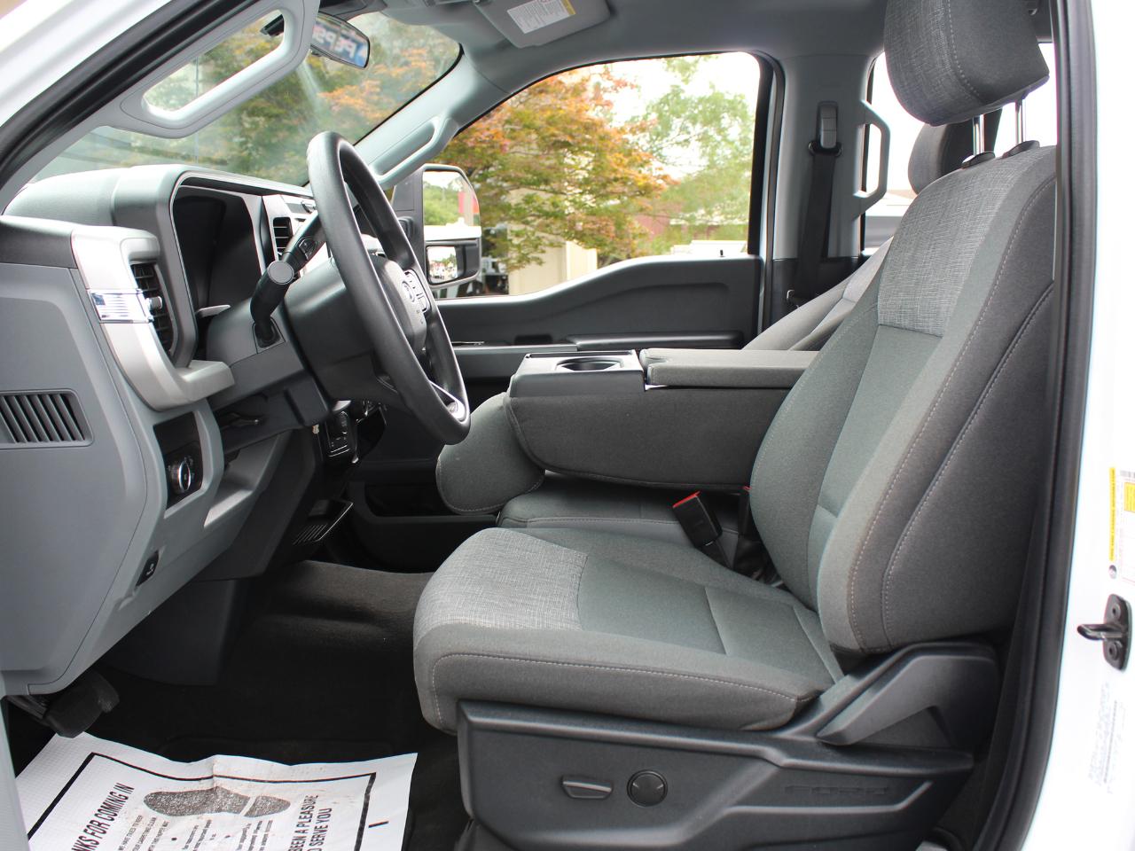 Ford F-350 SD XLT Crew Cab Long Bed DRW 4WD 2025