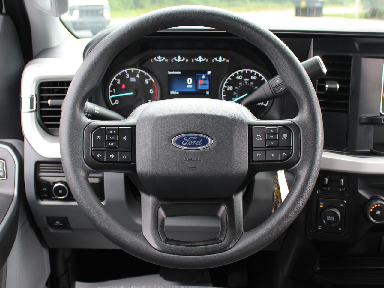 Ford F-350 SD XLT Crew Cab Long Bed DRW 4WD 2025