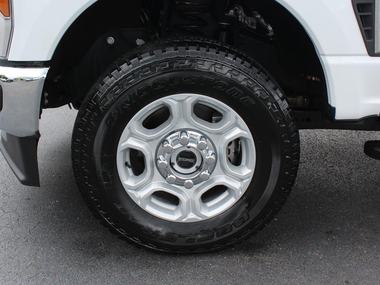 Ford F-350 SD XLT Crew Cab Long Bed DRW 4WD 2025
