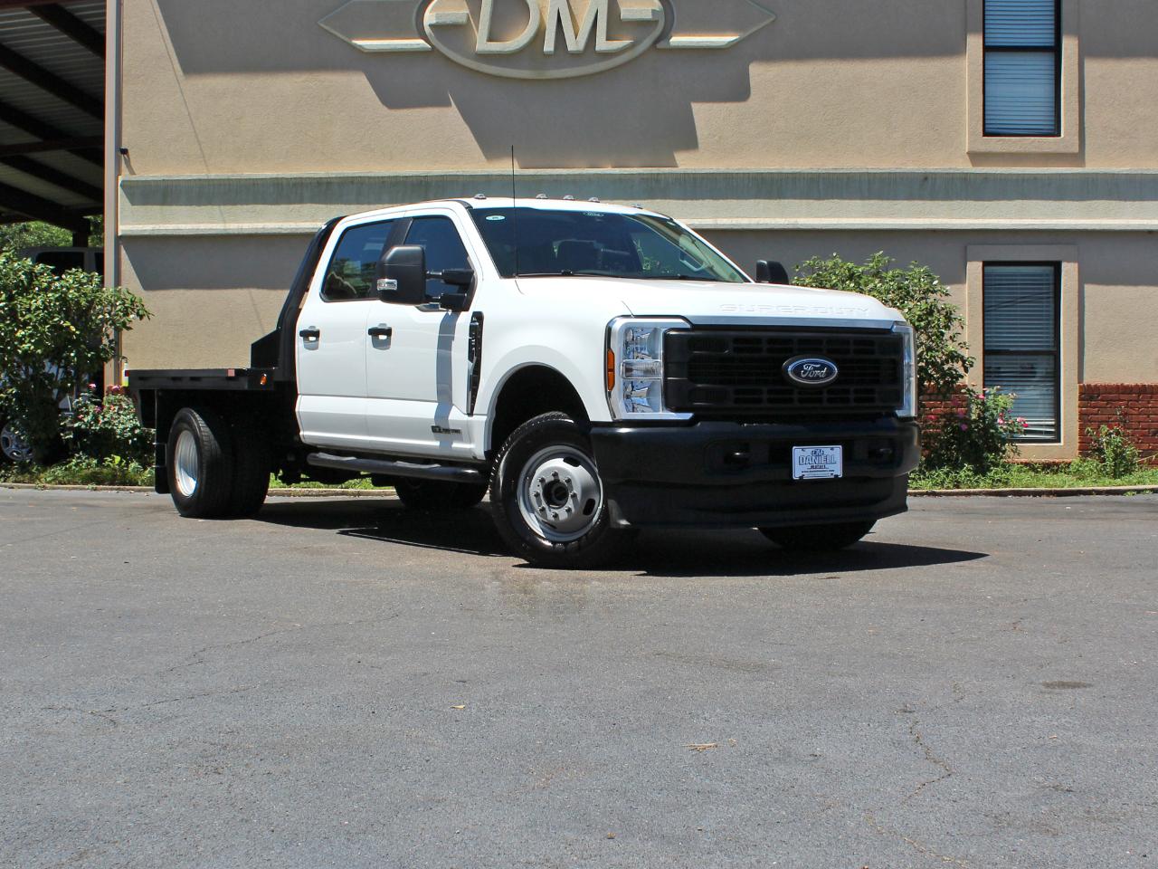 Ford F-350 SD XL Crew Cab Long Bed DRW 4WD 2025