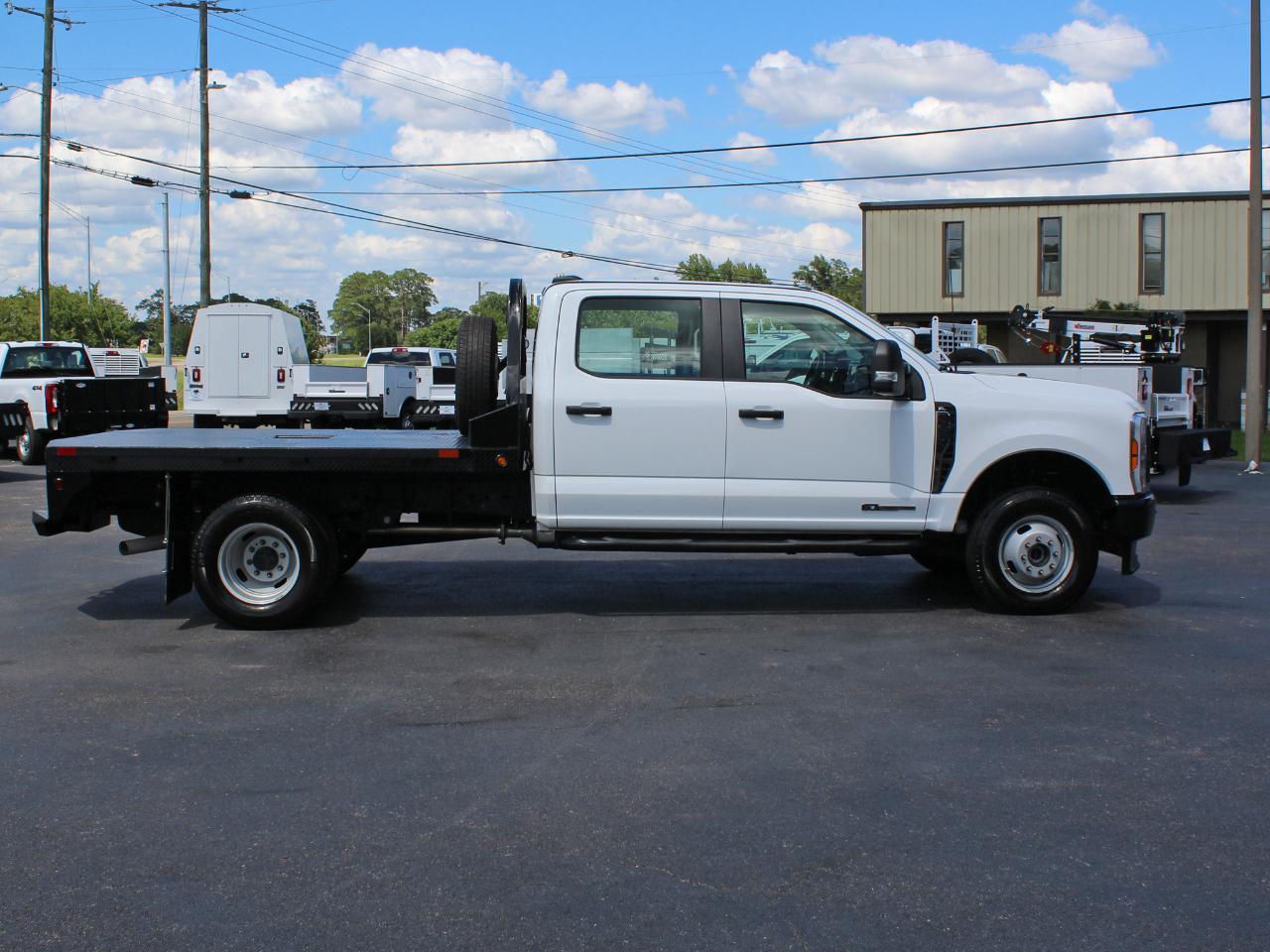 Ford F-350 SD XL Crew Cab Long Bed DRW 4WD 2025