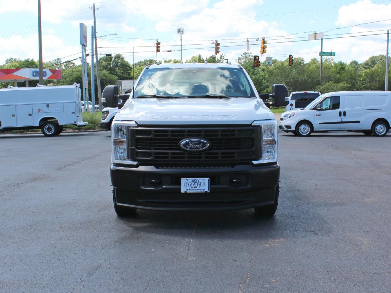 Ford F-350 SD XL Crew Cab Long Bed DRW 4WD 2025