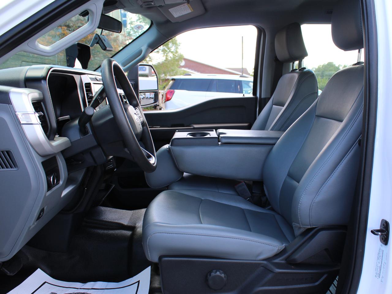 Ford F-350 SD XL Crew Cab Long Bed DRW 4WD 2025