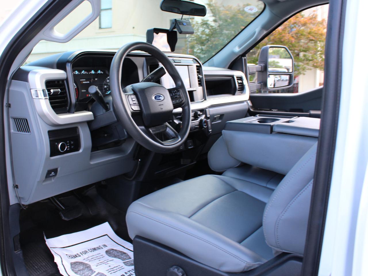Ford F-350 SD XL Crew Cab Long Bed DRW 4WD 2025