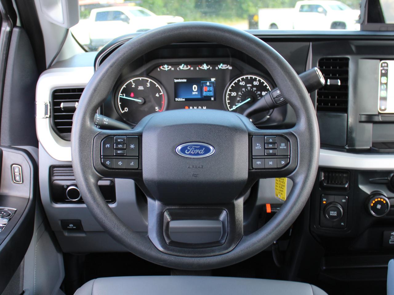 Ford F-350 SD XL Crew Cab Long Bed DRW 4WD 2025