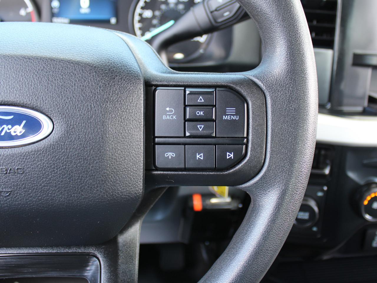 Ford F-350 SD XL Crew Cab Long Bed DRW 4WD 2025