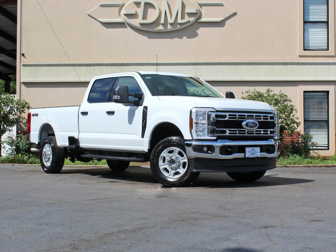 Ford F-350 SD XLT Crew Cab Long Bed 4WD 2025