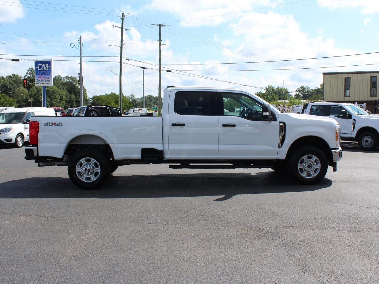 Ford F-350 SD XLT Crew Cab Long Bed 4WD 2025