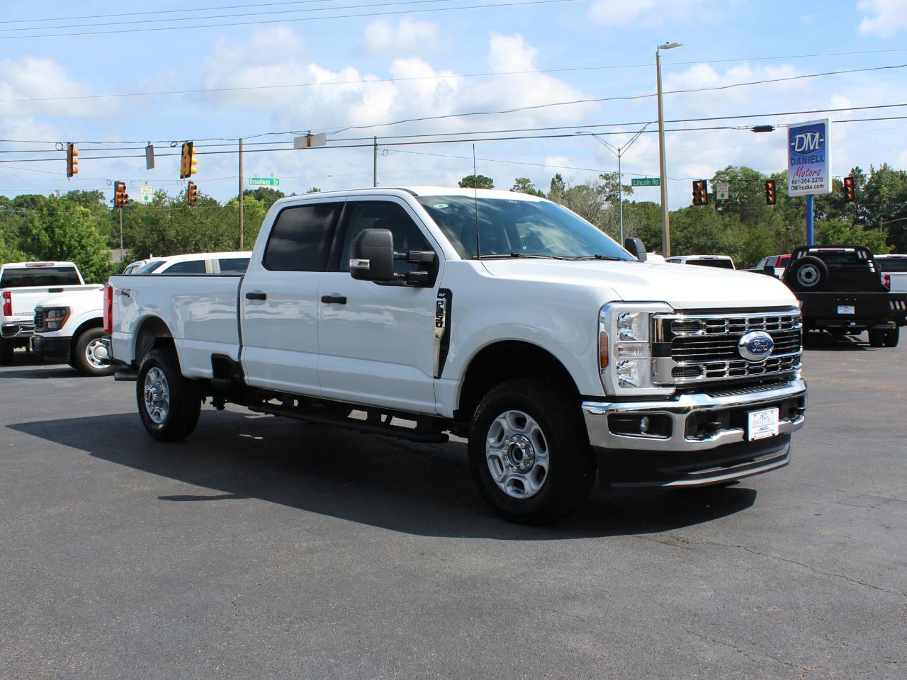 Ford F-350 SD XLT Crew Cab Long Bed 4WD 2025