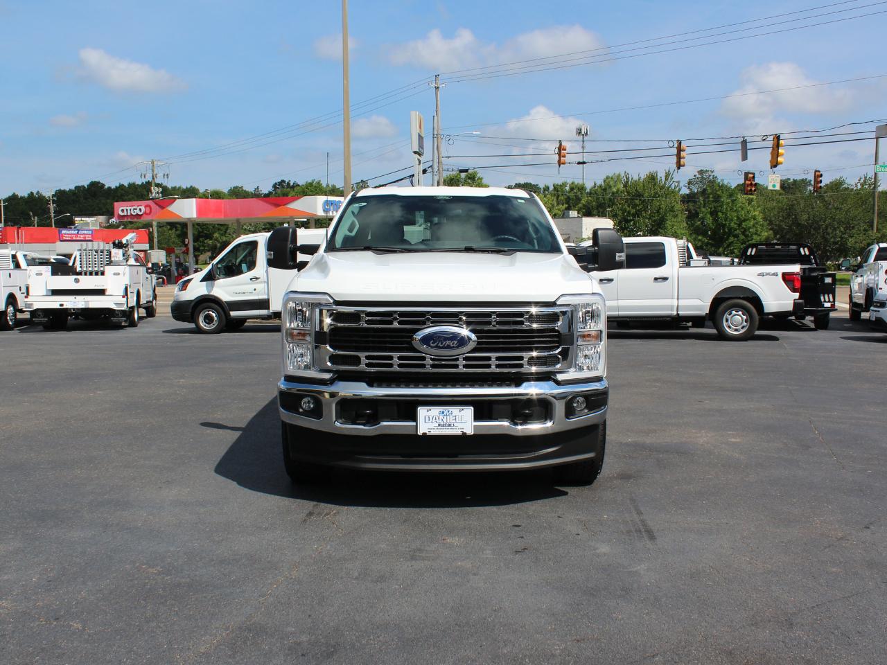 Ford F-350 SD XLT Crew Cab Long Bed 4WD 2025