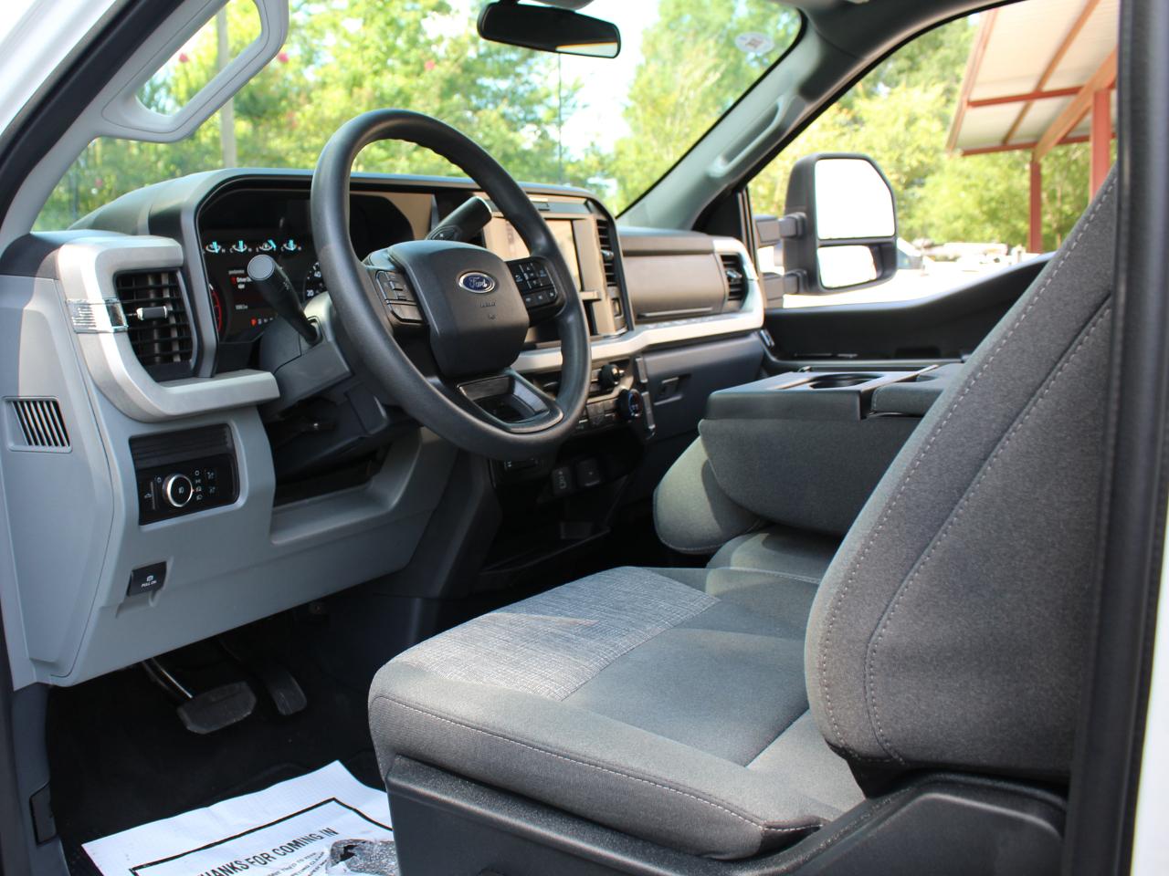 Ford F-350 SD XLT Crew Cab Long Bed 4WD 2025