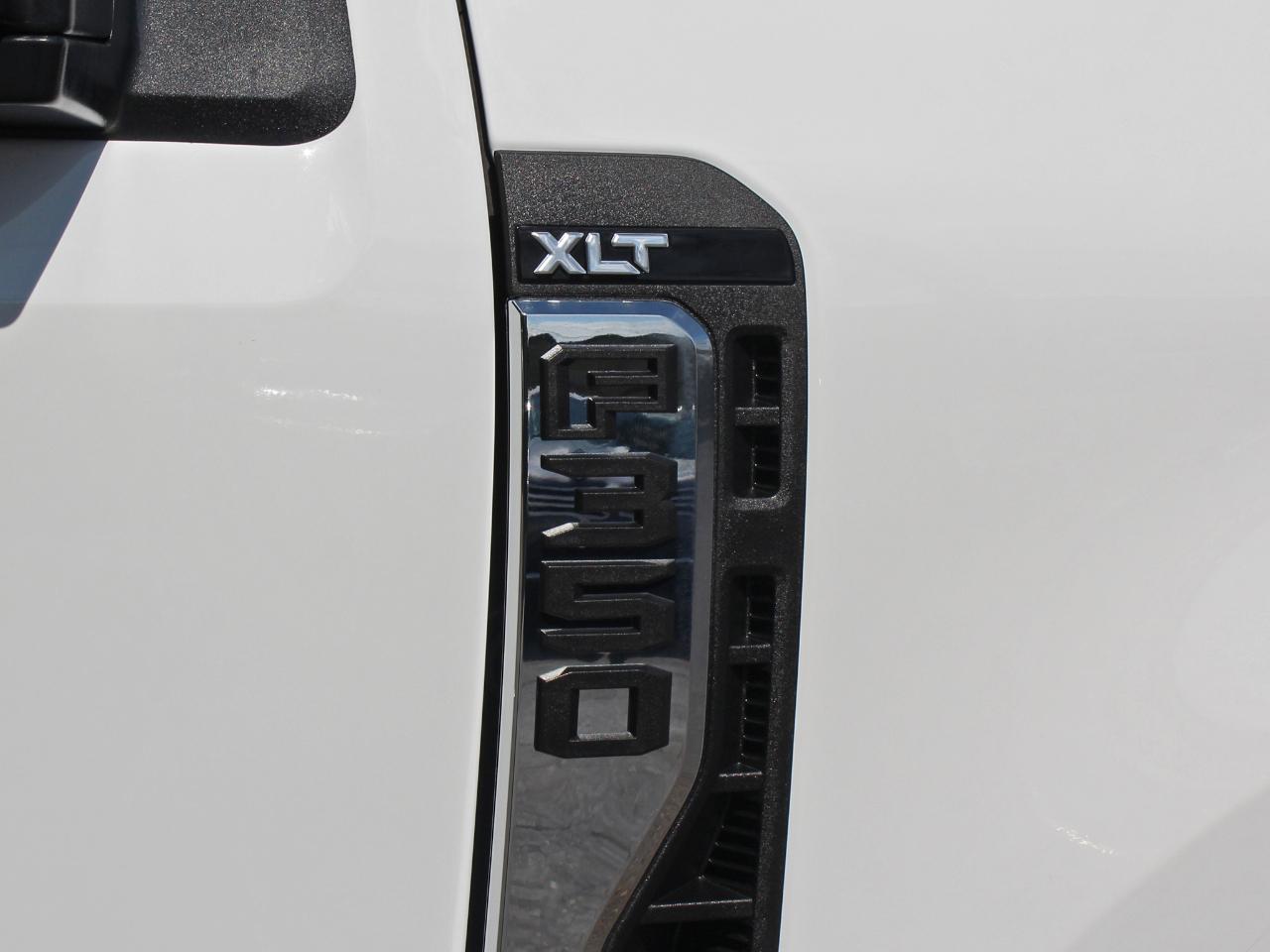 Ford F-350 SD XLT Crew Cab Long Bed 4WD 2025