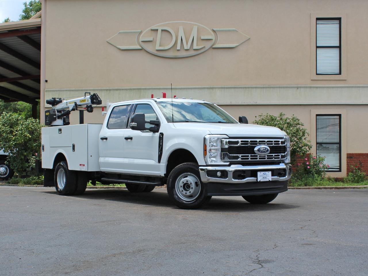 Ford F-350 SD XLT Crew Cab Long Bed DRW 4WD 2025