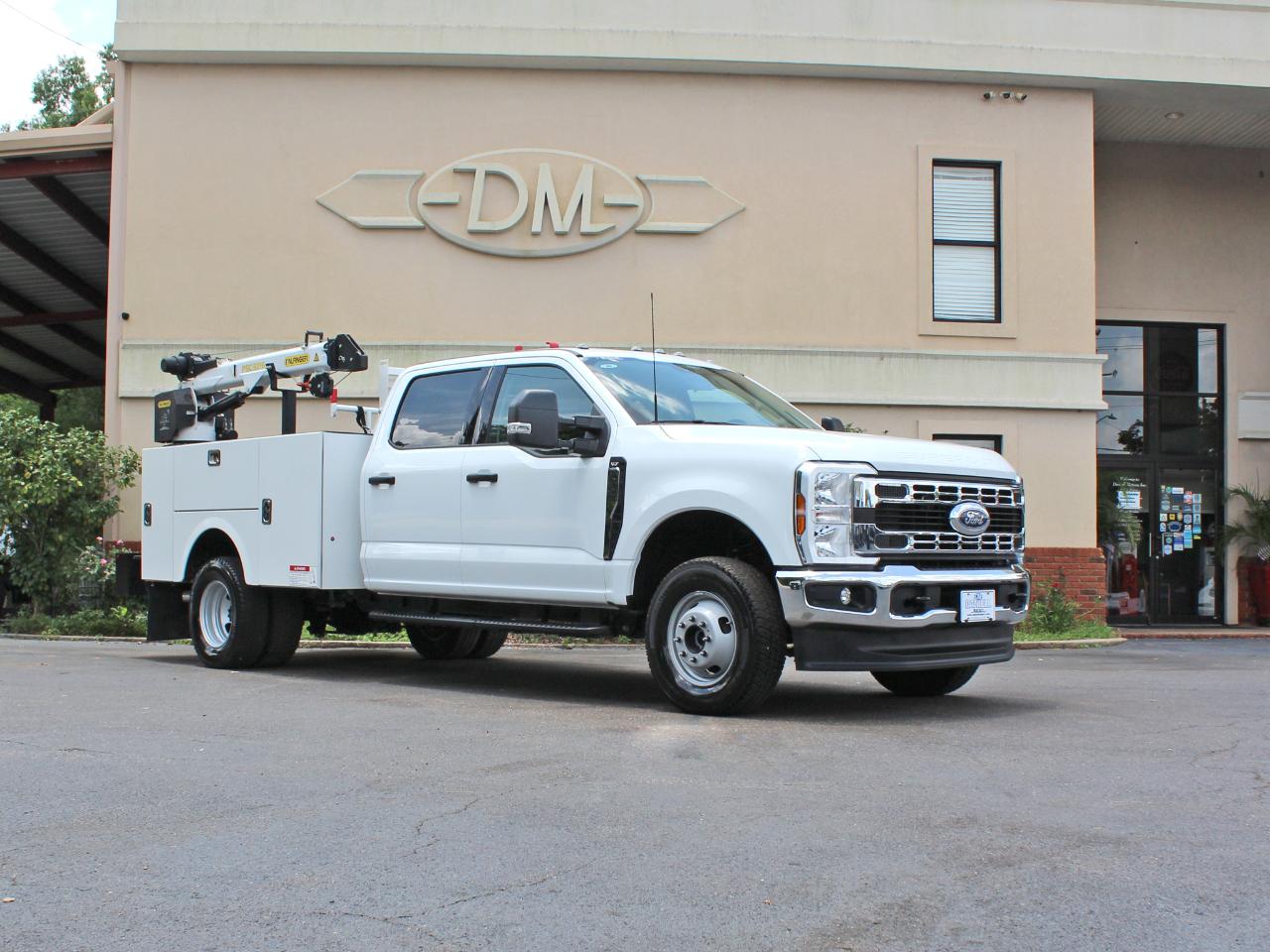 Ford F-350 SD XLT Crew Cab Long Bed DRW 4WD 2025