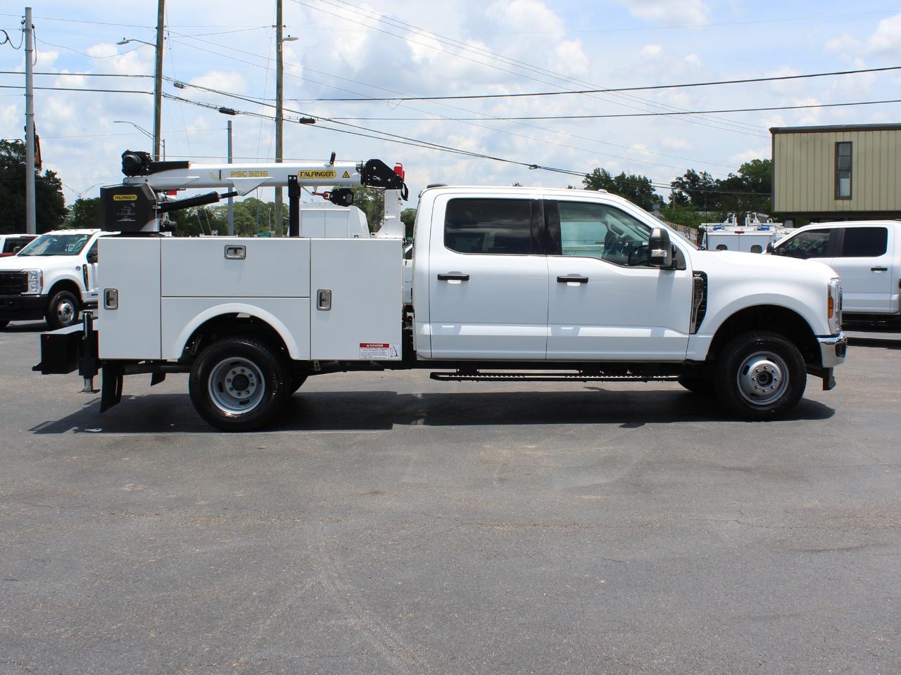 Ford F-350 SD XLT Crew Cab Long Bed DRW 4WD 2025