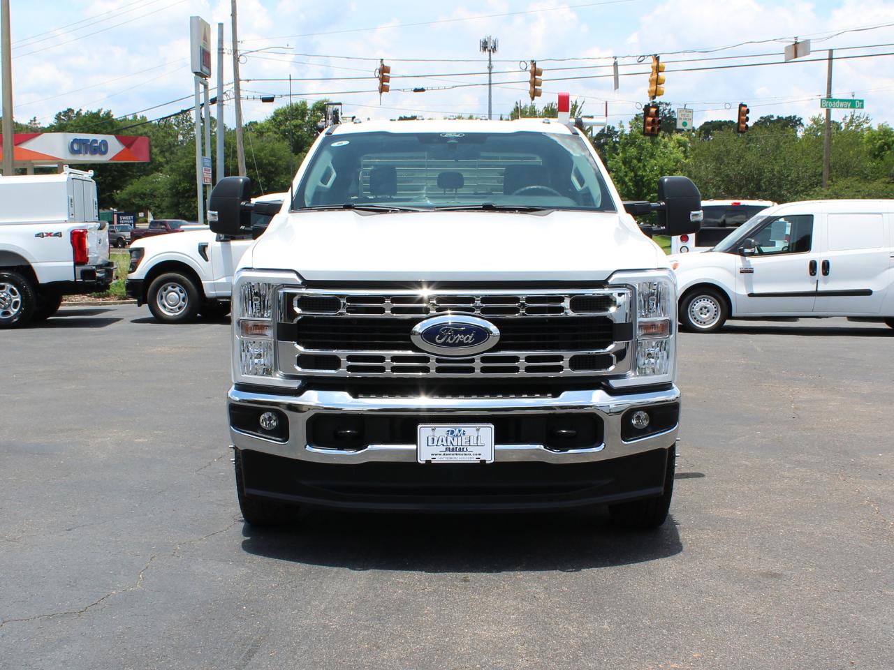 Ford F-350 SD XLT Crew Cab Long Bed DRW 4WD 2025