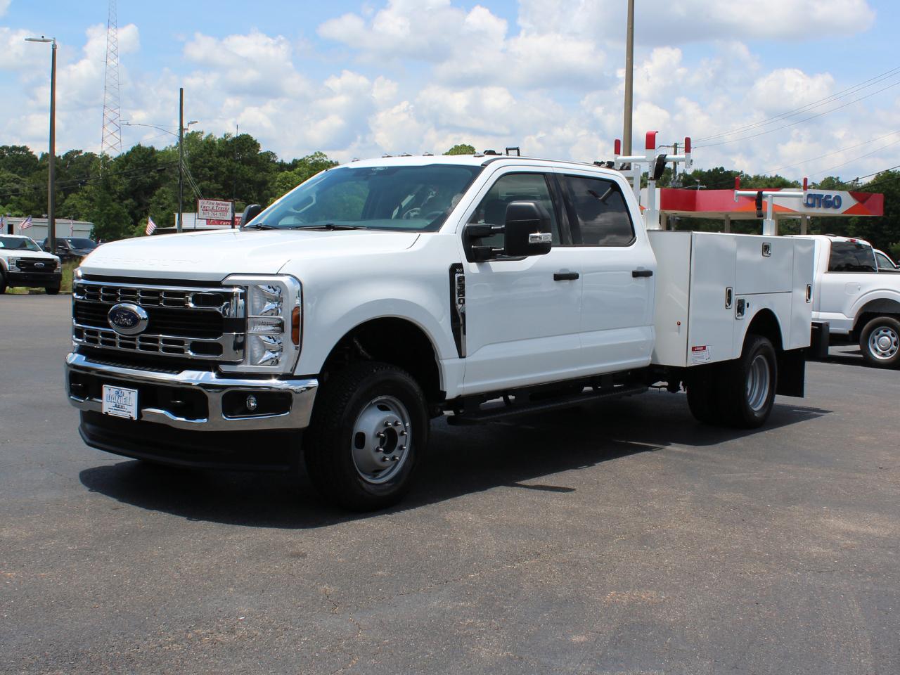 Ford F-350 SD XLT Crew Cab Long Bed DRW 4WD 2025