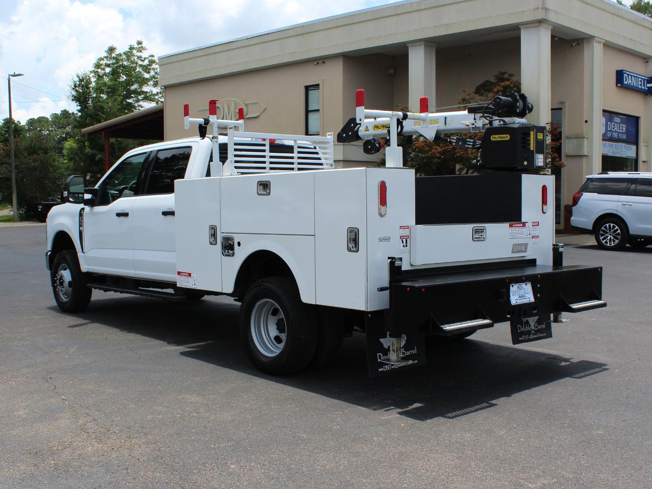 Ford F-350 SD XLT Crew Cab Long Bed DRW 4WD 2025
