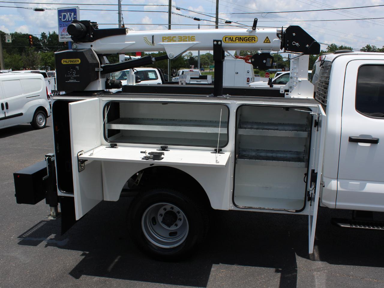Ford F-350 SD XLT Crew Cab Long Bed DRW 4WD 2025