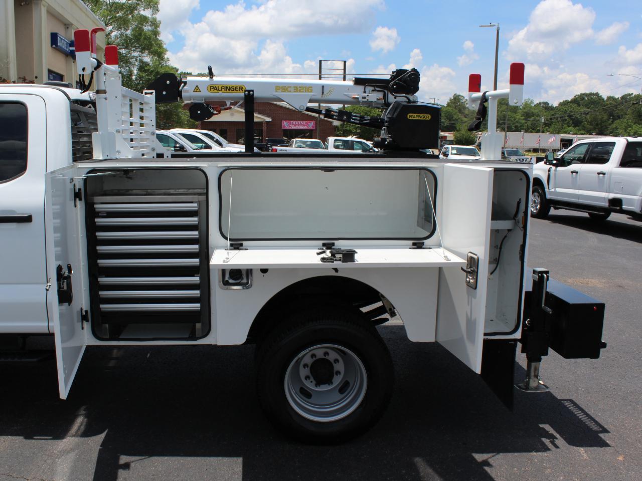 Ford F-350 SD XLT Crew Cab Long Bed DRW 4WD 2025