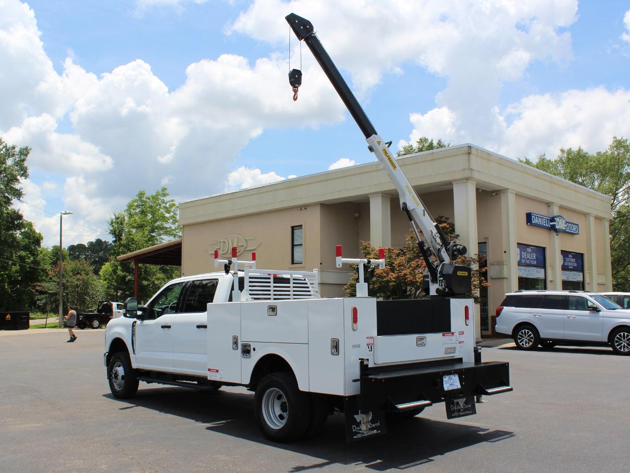 Ford F-350 SD XLT Crew Cab Long Bed DRW 4WD 2025
